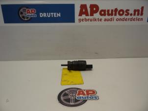 Gebruikte Ruitensproeierpomp voor Audi A4 (B7) 1.9 TDI Prijs op aanvraag aangeboden door AP Autos