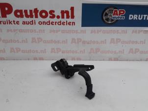 Gebruikte Popup Systeem Motorkap Audi Cabrio (B4) 1.9 TDI Prijs € 19,99 Margeregeling aangeboden door AP Autos