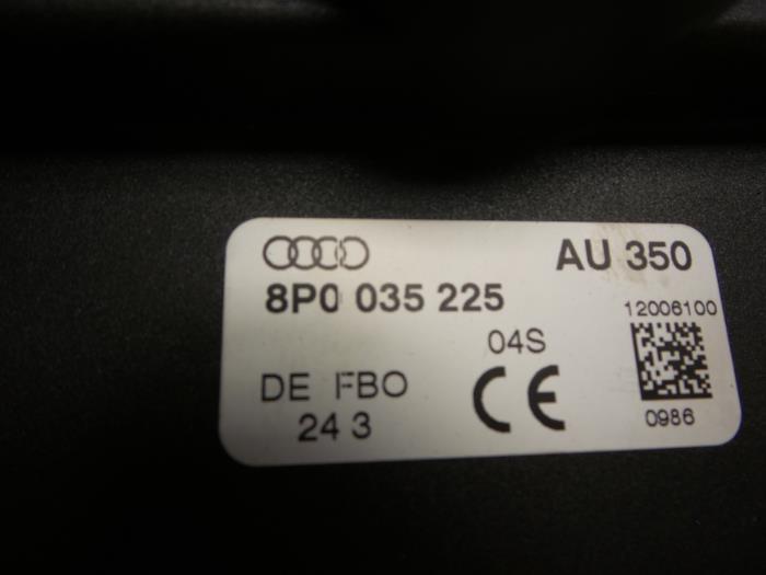 Antenne Versterker van een Audi A3 (8P1) 2.0 16V FSI 2004
