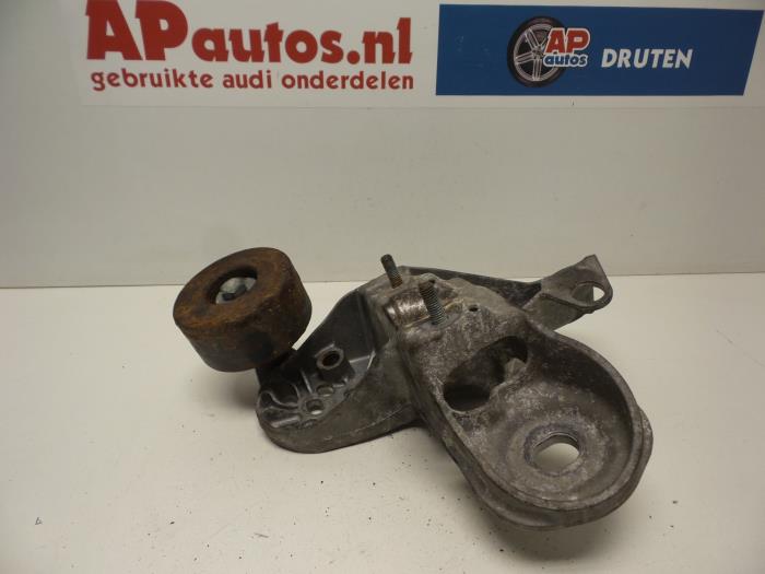 Gebruikte Motorsteun Audi A4 Avant (B6) 1.9 TDI PDE 130 Prijs € 19,99 Margeregeling aangeboden door AP Auto's