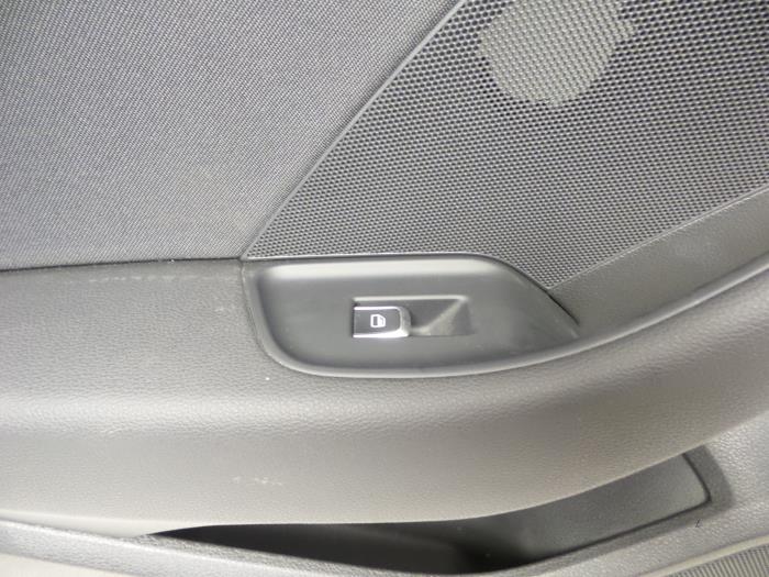 Deurbekleding 4Deurs links-achter van een Audi A3 Limousine (8VS/8VM) 1.4 TFSI 16V 2015