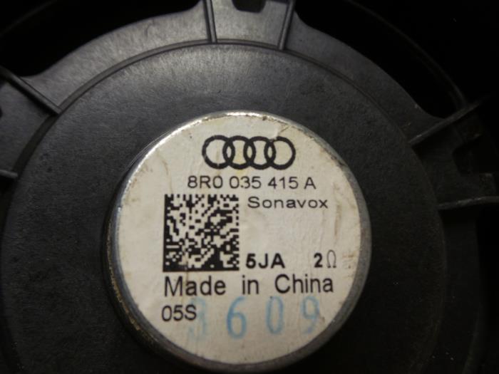 Speaker van een Audi Q5 (8RB) 2.0 TDI 16V Quattro 2010