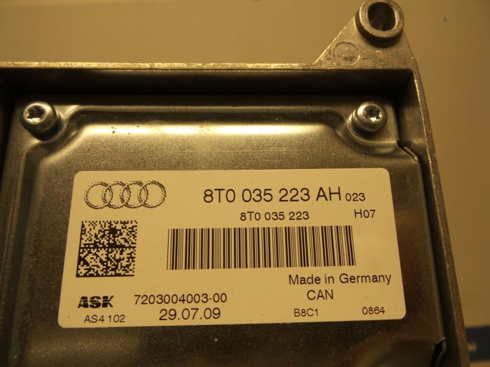 Radio versterker van een Audi A5 (8T3) 2.0 FSI 16V 2009