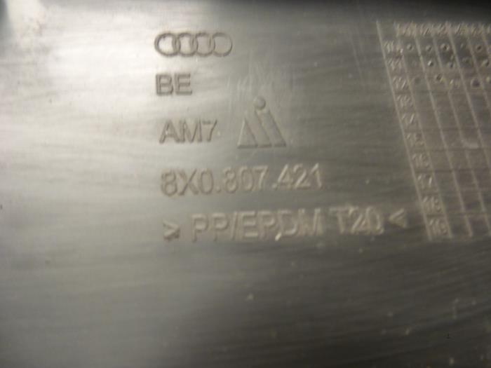 Spoiler achterbumper van een Audi A1 Sportback (8XA/8XF) 1.2 TFSI 2012