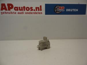 Gebruikte Motor Tankklepvergrendeling Audi TT Roadster (8N9) 1.8 T 20V Quattro Prijs € 19,99 Margeregeling aangeboden door AP Autos