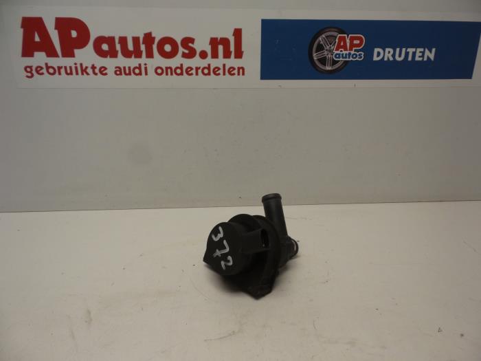 Gebruikte Waterpomp Audi A4 (B8) 2.0 TFSI 16V Prijs € 24,99 Margeregeling aangeboden door AP Auto's
