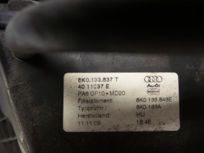 Luchtfilterhuis van een Audi Q5 (8RB) 2.0 TDI 16V Quattro 2010
