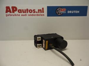 Gebruikte Deurvergrendeling Vacuumpomp Elektrisch Audi Cabrio (B4) 2.8 E Prijs € 24,99 Margeregeling aangeboden door AP Autos