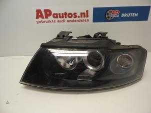 Gebruikte Koplamp links Audi A4 Cabriolet Quattro (B7) 1.8 T 20V Prijs op aanvraag aangeboden door AP Auto's