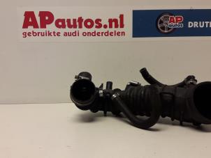 Gebruikte Aanzuigslang Lucht Audi A4 Cabriolet Quattro (B7) 1.8 T 20V Prijs € 50,00 Margeregeling aangeboden door AP Auto's