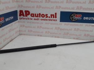 Gebruikte Gasdemper Motorkap rechts Audi Cabrio (B4) 1.9 TDI Prijs € 9,99 Margeregeling aangeboden door AP Autos