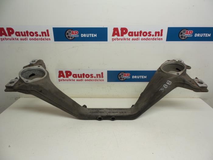 Motorbalk van een Audi Q7 (4LB) 3.0 TDI V6 24V 2006