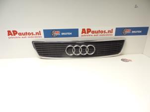 Gebruikte Grille Audi A8 (D2) 2.8 V6 30V Prijs € 19,99 Margeregeling aangeboden door AP Autos