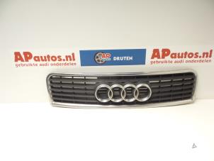 Gebruikte Grille Audi A4 (B6) 1.9 TDI 100 Prijs € 19,99 Margeregeling aangeboden door AP Autos