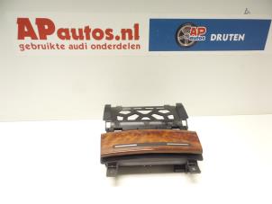 Gebruikte Asbak voor Audi A3 Sportback (8PA) 2.0 TDI 16V Prijs € 35,00 Margeregeling aangeboden door AP Autos