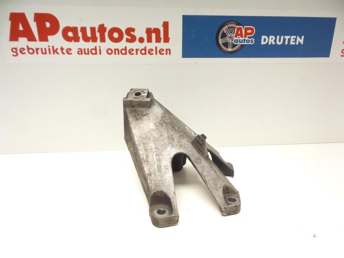 Gebruikte Motorsteun Audi A4 Avant (B6) 2.5 TDI 24V Prijs € 19,99 Margeregeling aangeboden door AP Auto's