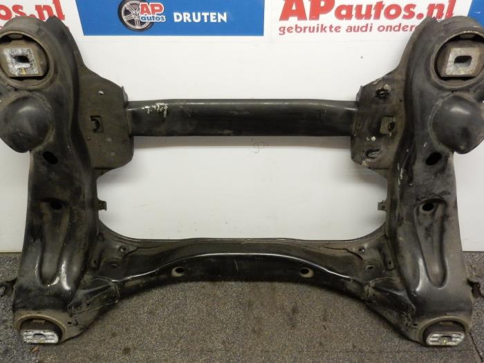 Gebruikte Subframe Audi A8 (D3) 3.7 V8 40V Quattro Prijs € 120,00 Margeregeling aangeboden door AP Auto's