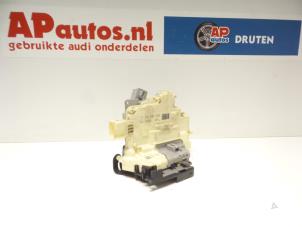 Gebruikte Slotmechaniek Portier 4Deurs links-achter Audi Q7 (4LB) 3.0 TDI V6 24V Prijs € 27,50 Margeregeling aangeboden door AP Autos