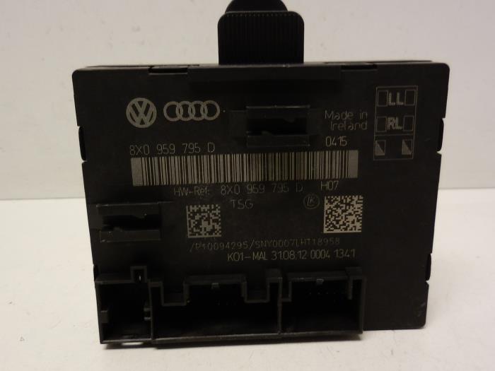 Module Centrale Deurvergrendeling van een Audi A1 Sportback (8XA/8XF) 1.2 TFSI 2012