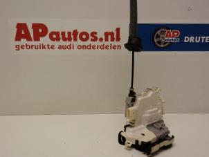 Gebruikte Portierslot Mechaniek 4Deurs links-achter Audi A1 Sportback (8XA/8XF) 1.2 TFSI Prijs € 35,00 Margeregeling aangeboden door AP Autos