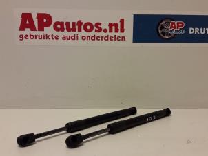 Gebruikte Gasdemperset Achterklep Audi A4 (B7) 2.0 TFSI 20V Prijs € 9,99 Margeregeling aangeboden door AP Autos