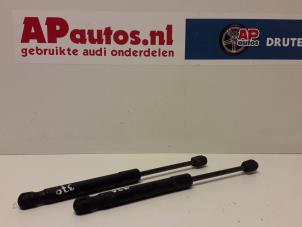 Gebruikte Gasdemperset Achterklep Audi A4 (B6) 2.0 FSI 16V Prijs € 35,00 Margeregeling aangeboden door AP Autos