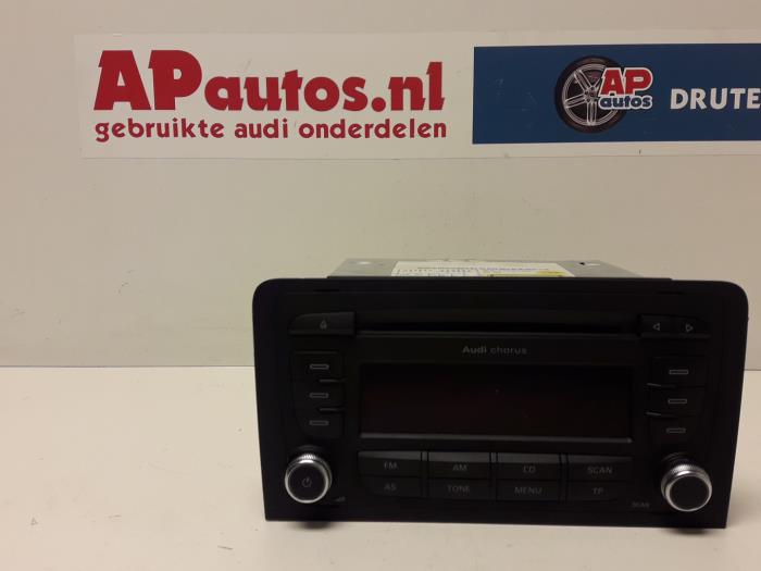 Radio CD Speler van een Audi A3 (8P1) 1.6 2009