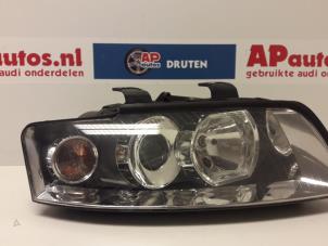 Gebruikte Koplamp rechts Audi A4 (B6) 2.0 FSI 16V Prijs op aanvraag aangeboden door AP Autos