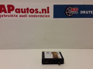 Gebruikte Alarm module Audi A4 Cabriolet Quattro (B7) 1.8 T 20V Prijs € 25,00 Margeregeling aangeboden door AP Autos