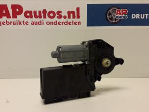 Gebruikte Raammotor Portier Audi A4 (B7) 2.0 20V Prijs € 19,99 Margeregeling aangeboden door AP Autos