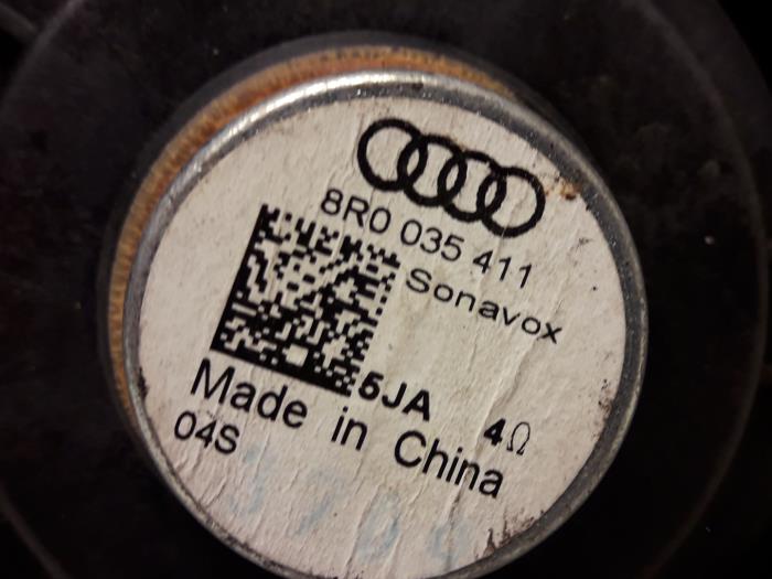 Speaker van een Audi Q5 (8RB) 2.0 TDI 16V Quattro 2010