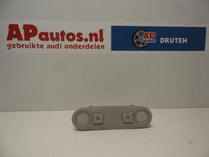 Gebruikte Binnenverlichting achter Audi A5 Quattro (B8C/S) 3.0 TDI V6 24V Prijs € 19,99 Margeregeling aangeboden door AP Autos
