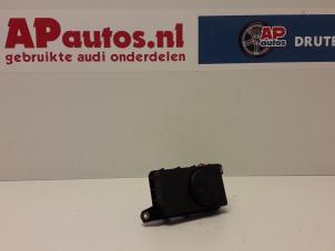 Gebruikte Schakelaar Stoelverstelling Audi A8 (D2) 2.8 V6 Quattro Prijs € 19,99 Margeregeling aangeboden door AP Autos