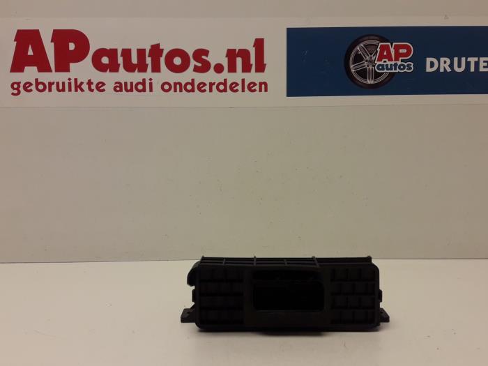 Gebruikte Boordcomputer Audi A8 (D3) 3.7 V8 40V Quattro Prijs € 49,99 Margeregeling aangeboden door AP Auto's