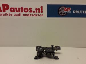 Gebruikte Slotmechaniek Motorkap Audi A3 (8L1) 1.6 Prijs € 35,00 Margeregeling aangeboden door AP Autos