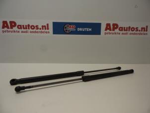 Gebruikte Set Gasdempers Achterklep Audi A3 (8L1) 1.6 Prijs € 20,00 Margeregeling aangeboden door AP Autos