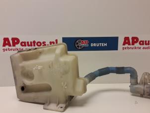 Gebruikte Ruitensproeiertank voor Audi A3 (8P1) 1.6 Prijs € 15,00 Margeregeling aangeboden door AP Autos