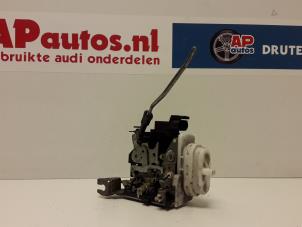 Gebruikte Deurslot Mechaniek 2Deurs rechts Audi A3 (8L1) 1.6 Prijs € 35,00 Margeregeling aangeboden door AP Autos