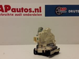 Gebruikte Portierslot Mechaniek 4Deurs links-voor Audi A4 (B8) 1.8 TFSI 16V Prijs € 29,99 Margeregeling aangeboden door AP Autos