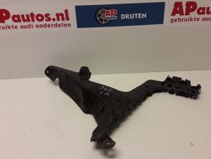 Gebruikte Bumpersteun links-achter Audi A3 Sportback (8PA) 2.0 TDI 16V Prijs € 19,99 Margeregeling aangeboden door AP Auto's