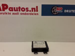 Gebruikte Alarm module Audi A4 Cabrio (B7) 2.4 V6 30V Prijs € 25,00 Margeregeling aangeboden door AP Autos
