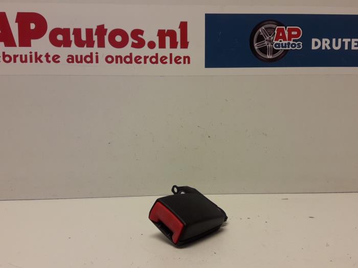 Veiligheidsgordel Insteek rechts-achter van een Audi TT (8N3) 1.8 20V Turbo Quattro 2000