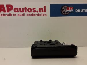 Gebruikte Asbak voor Audi TT (8N3) 1.8 20V Turbo Quattro Prijs € 20,00 Margeregeling aangeboden door AP Autos