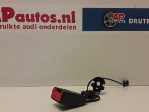 Gebruikte Veiligheidsgordel Insteek links-achter Audi A1 (8X1/8XK) 1.6 TDI 16V Prijs € 17,50 Margeregeling aangeboden door AP Autos