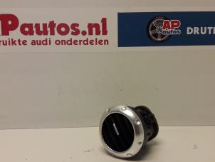 Gebruikte Luchtrooster Dashboard Audi TT (8N3) 1.8 20V Turbo Quattro Prijs € 19,99 Margeregeling aangeboden door AP Autos