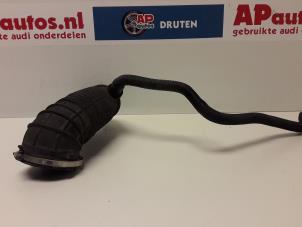 Gebruikte Luchtinlaat slang Audi A4 (B8) 2.0 TDI 16V Prijs € 35,00 Margeregeling aangeboden door AP Autos