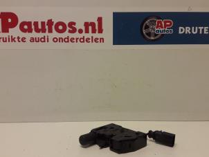 Gebruikte Slotmechaniek Motorkap Audi A3 Prijs € 30,00 Margeregeling aangeboden door AP Autos