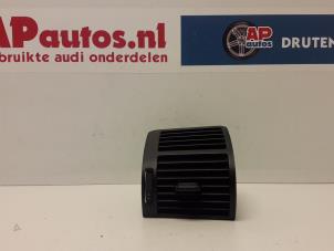 Gebruikte Luchtrooster Dashboard Audi A2 (8Z0) 1.4 16V Prijs € 30,00 Margeregeling aangeboden door AP Autos