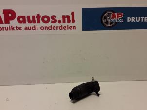 Gebruikte Ruitensproeierpomp voor Audi A3 Sportback (8PA) 1.6 Prijs € 9,99 Margeregeling aangeboden door AP Autos