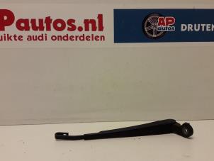 Gebruikte Ruitenwisserarm achter Audi A6 Avant (C5) 2.5 TDI V6 24V Prijs € 15,00 Margeregeling aangeboden door AP Autos
